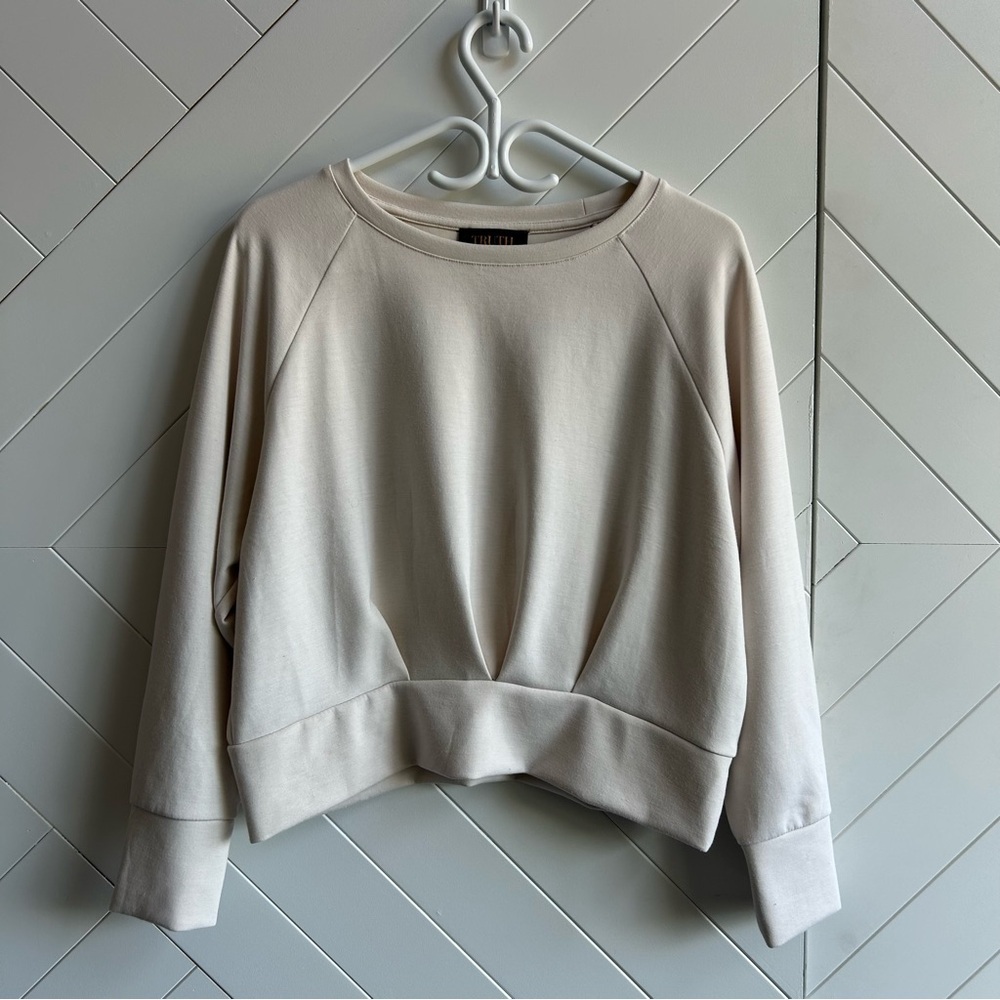 $10 item! Womenβs Truth by Republic Ivory crew neck Sweatshirt size M